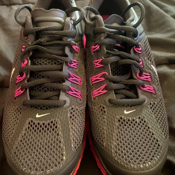 Nike Youth Black and Pink Airmax - Picture 4 of 6